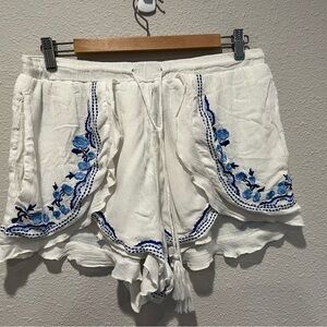 Lover’s white shorts with blue embroidery detail. Large